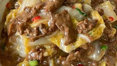 白菜炒牛肉：鲜嫩多汁，下饭神器