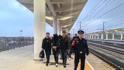 化学硕士突然辞职竟为参与制毒,特大跨国制贩毒案告破71人被抓,现场缴获制毒原料5吨
