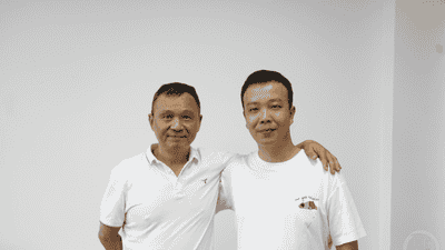 搭载“李要得”进藏的“黄色法拉利”运抵重庆，两位的哥感慨“这趟能吹一辈子”