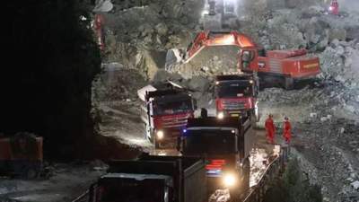 重庆彭水山体崩塌搜救正有序推进 现场24小时不间断排查新寻获3名遇难者
