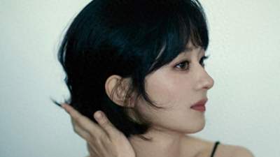 赵丽颖携短发黑裙亮相美妆活动，利落造型引网友热议 #今日话题