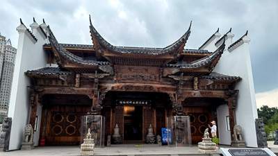 松花江畔古戏楼 逛非遗场馆体验非遗互动 还能打卡免费民俗演出