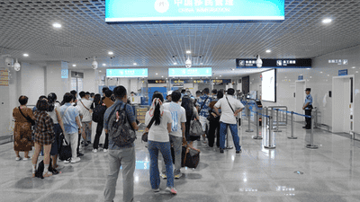 外籍游客赴恩施游带伴手礼热潮下 口岸通关优化服务提升参与体验