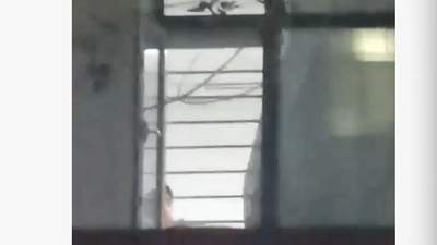 河北邯郸丛台区法院执行局长被曝骚扰当事人索贿，录音曝光涉事人员劝当事人把握机会，称自己缺钱要送钱。