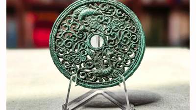 古代滇地镂空钱竟暗藏孔雀玄机 赏析鸾凤和鸣钱里的云南文化密码