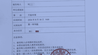 男子当街脚踹女儿，小伙制止时绊摔男子致其轻伤：小伙一审被定罪免罚，二审发回重审下周开庭