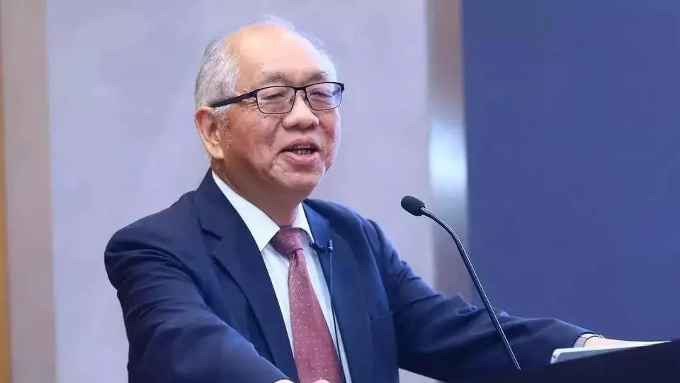 丘成桐撰文点赞王虹、邓煜获奖 多元数学成果活动引学界关注