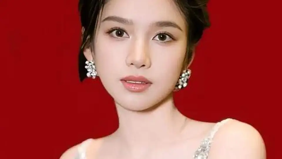 张婧仪全新写真展现多元气质 淡颜系“电影脸”搭配匀称体态引观者赞叹