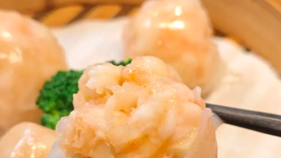 茶楼必吃的虾饺怎么吃才对？水晶皮里藏着的不止是手艺还有三重口感