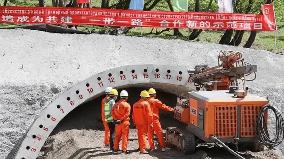两大邻国抢在中吉乌铁路通车前，互换领土也要保住百年大计