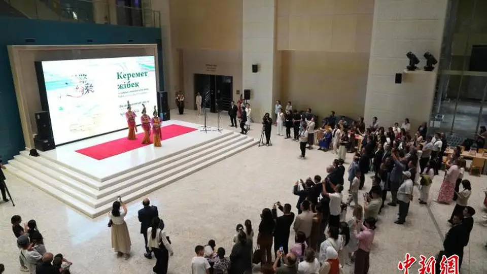 “丝路绮粲：当代中国丝绸艺术国际巡展”亮相阿斯塔纳