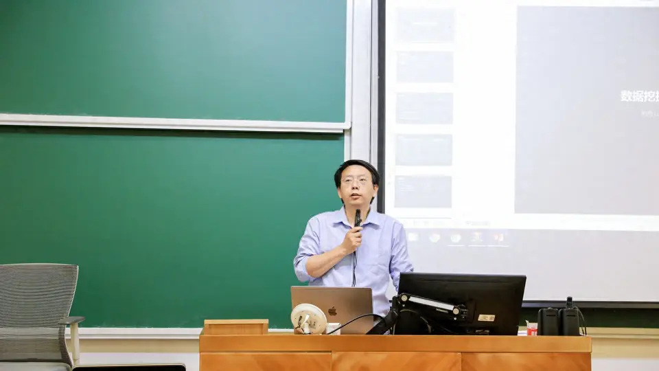 复旦大学这场“人考AI”的竞赛，谁赢了？