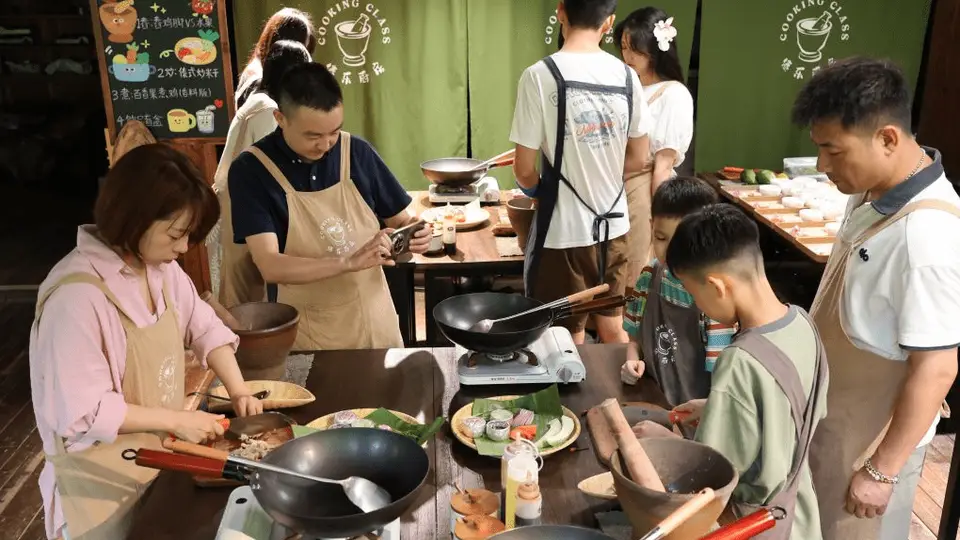 彩云之南:暑期喜迎八方客