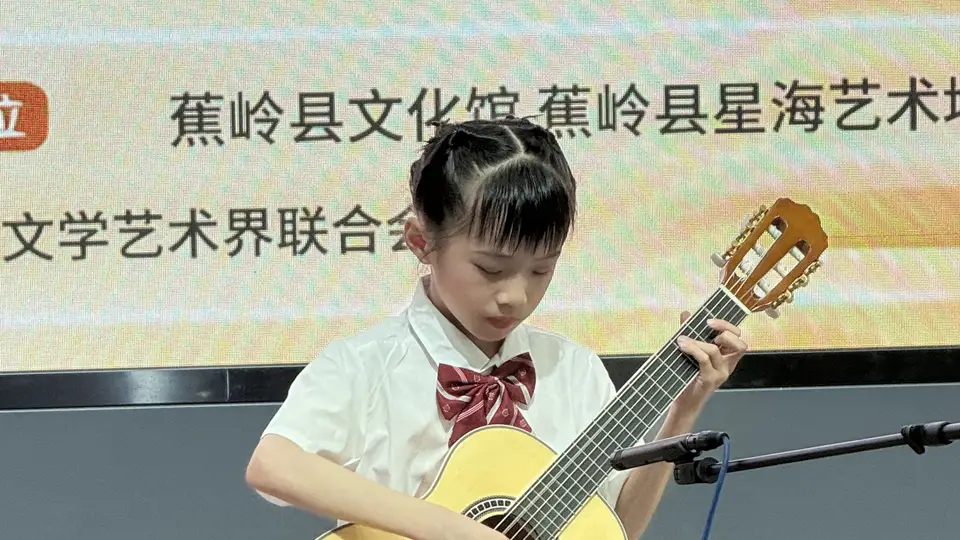 星海音乐学院“艺术乡见”公益弦乐班成果展演开演 蕉岭零基础学子登台秀蜕变