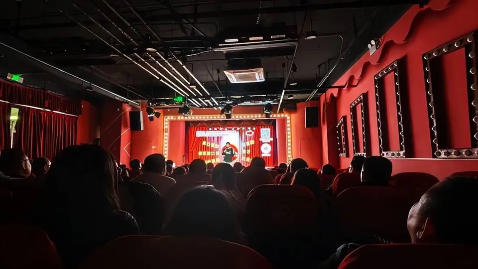 来廊坊戏剧幻城沉浸式看戏!避开特种兵式行程 住一晚解锁专属情绪避风港