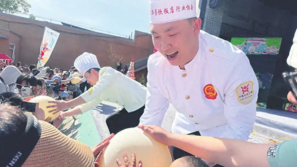 吕梁美食文旅火出不一样 游客打卡非遗面食小镇解锁一城烟火新体验
