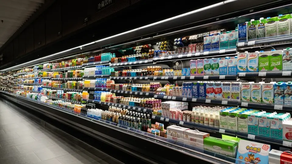 别被花哨包装晃了眼 买牛奶得盯紧品类标注