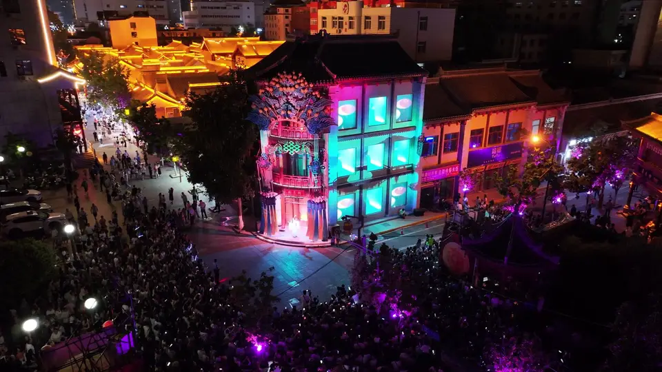 天上水·人间戏！衔月阁升级焕新 精彩夜演炫酷古城