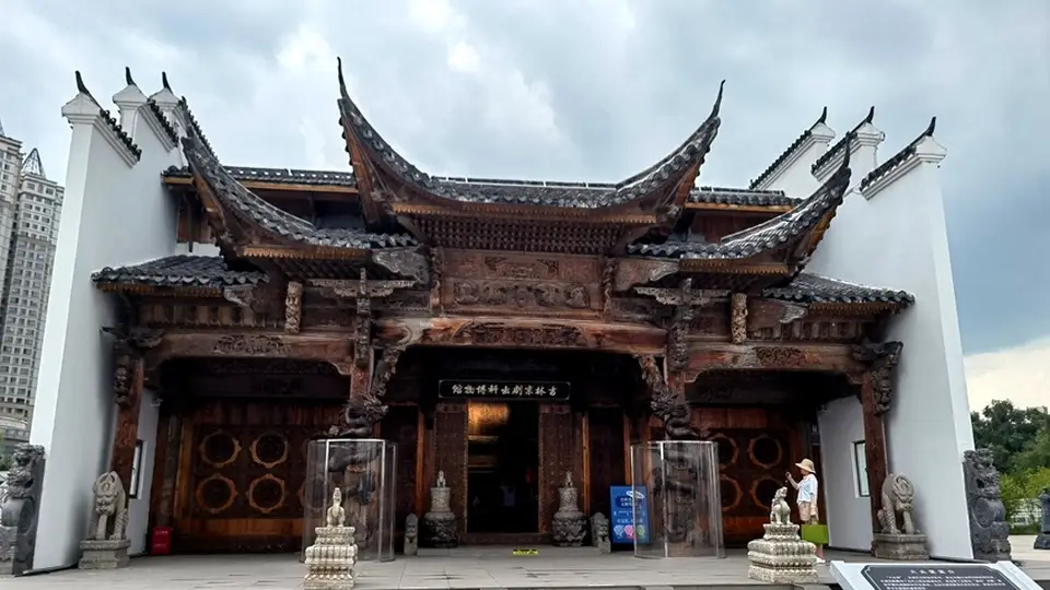 松花江畔古戏楼 逛非遗场馆体验非遗互动 还能打卡免费民俗演出