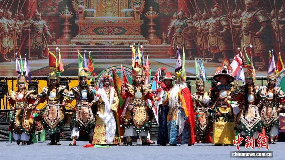 2026玛域格萨尔文化旅游节青海果洛启幕 观众扎堆看《格萨（斯）尔》改编藏戏