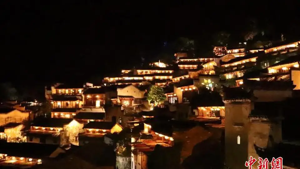 8月篁岭古村非遗夜启幕 万盏灯彩邀游客共赴夏夜奇妙之约