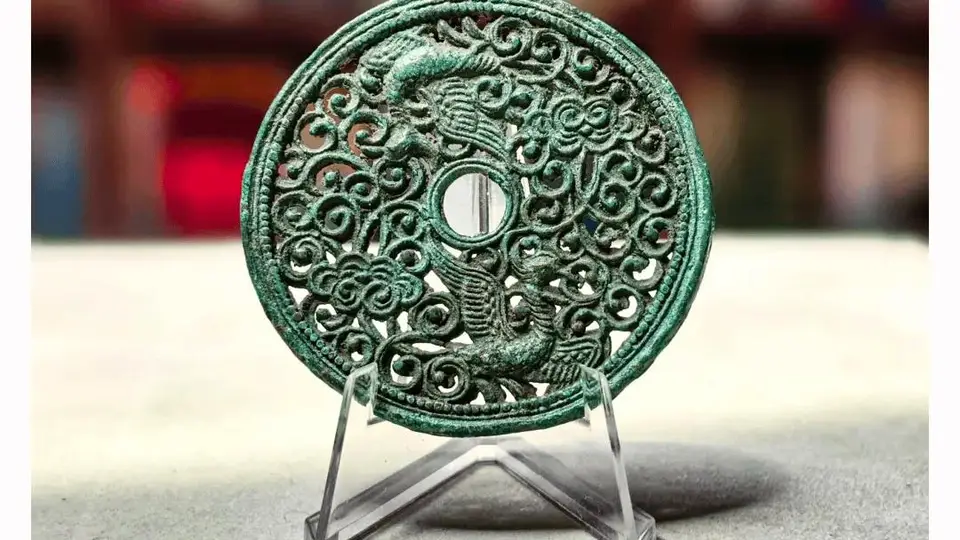古代滇地镂空钱竟暗藏孔雀玄机 赏析鸾凤和鸣钱里的云南文化密码