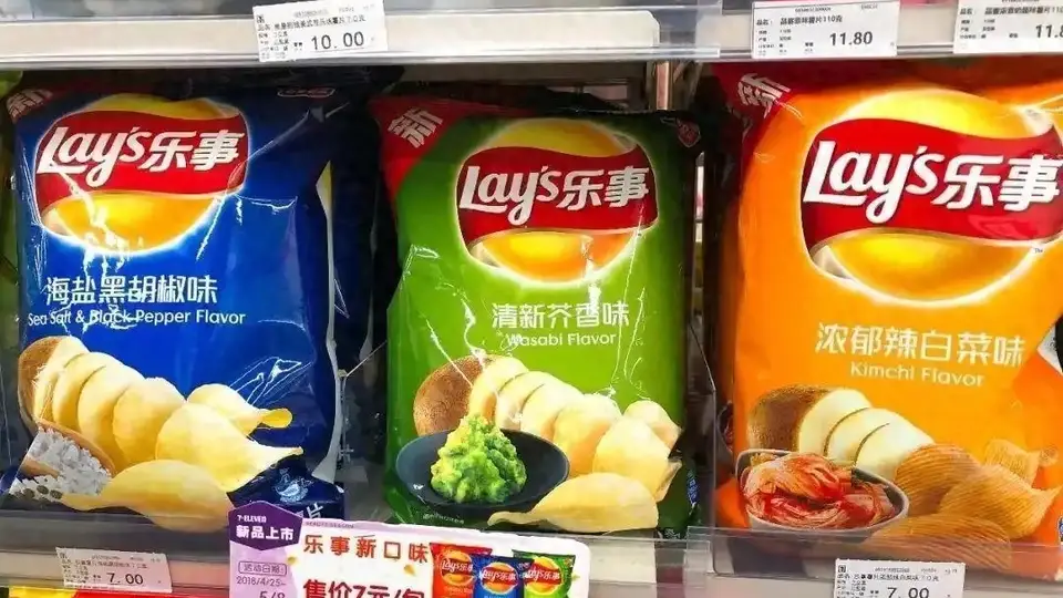 又一零食塌房！记者暗访画面恶心至极，发黄又生虫，不少人天天吃