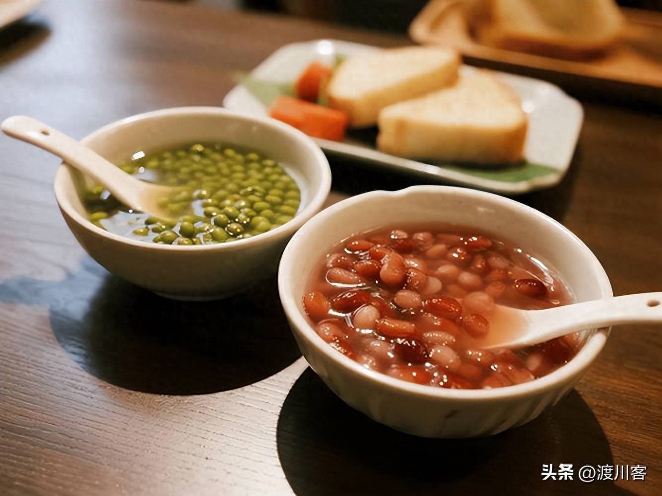 绿豆汤的颜色是红是绿？吵翻多年的汤色，根本不是南北口味之争