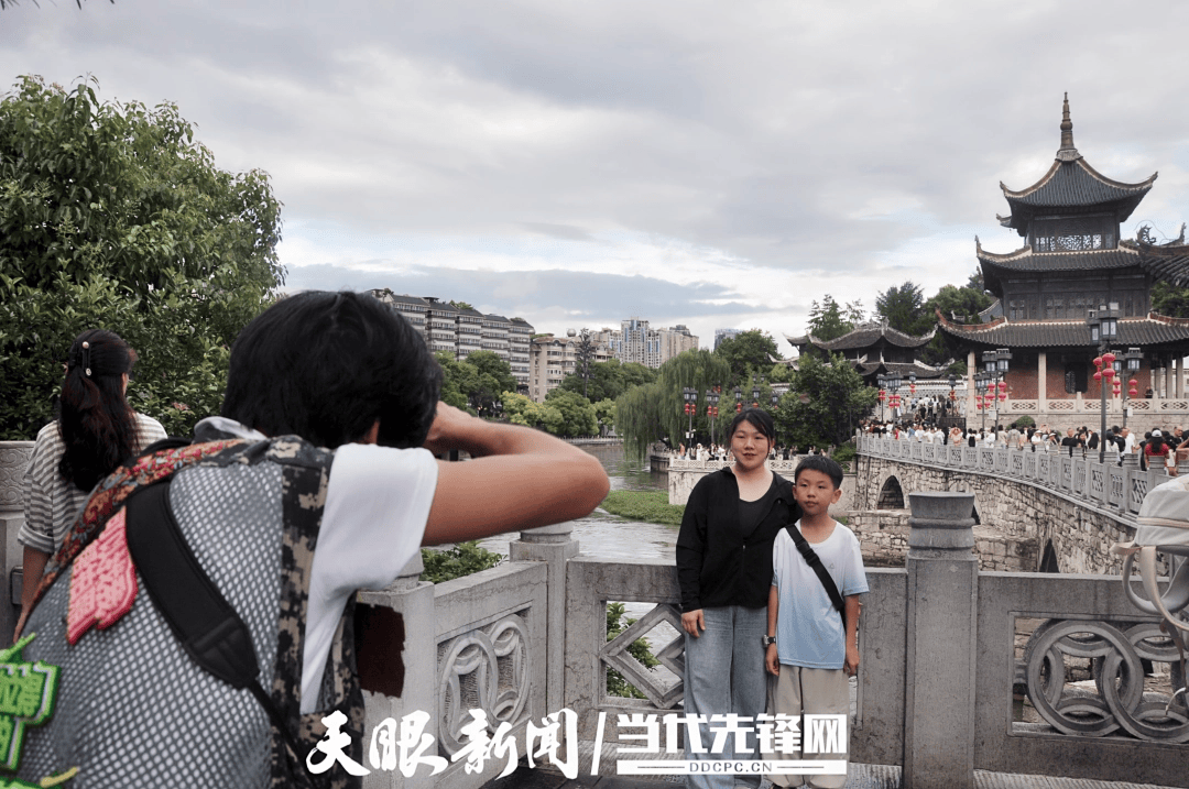 “拍张美照发朋友圈！”