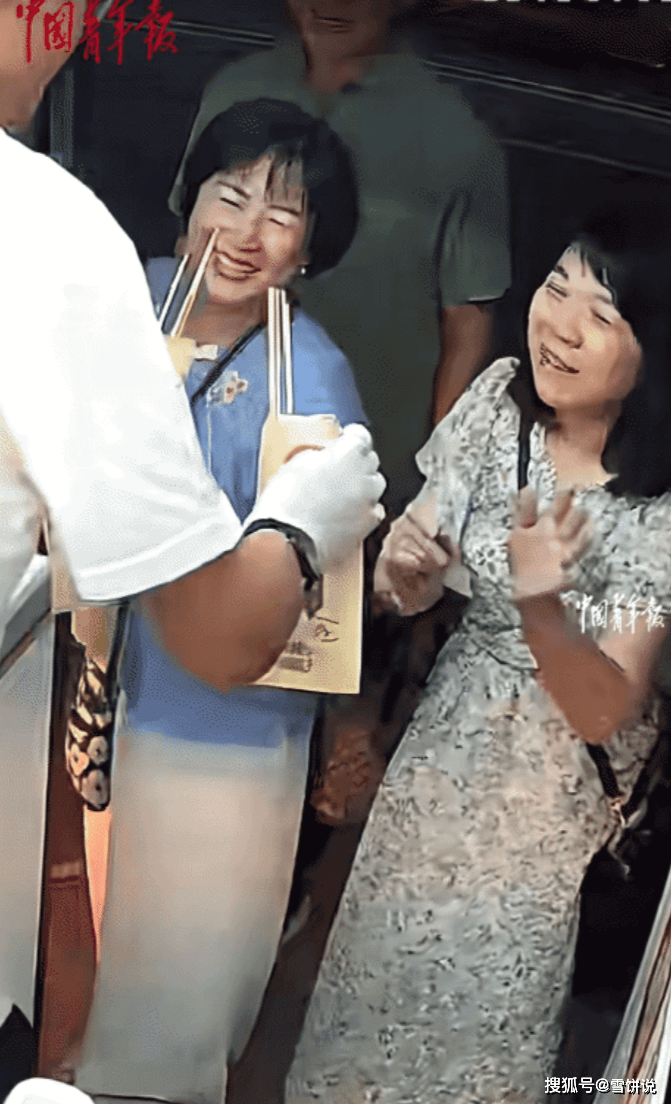 台湾游客逛青岛炸串店，老板听口音直接免单：这顿我请了！
