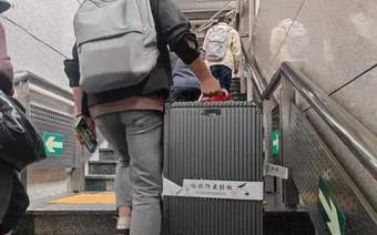 原创挤满大润发、扎堆羊肉串店，韩国上班族，周末全都往上海跑？