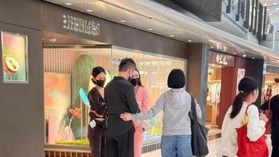 小S晒一家香港游玩照，小S全家香港度假登上热搜