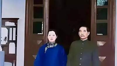 这是30岁的宋庆龄和丈夫孙中山的真实样子，可不是演员演出来的。