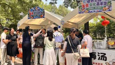 北京世界公园限时免票，暑期游客如织