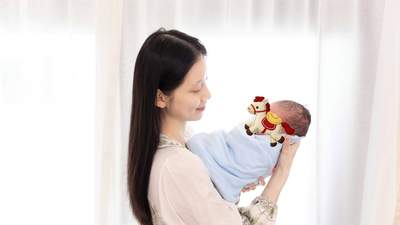 孙伊涵晒照官宣生子 画面温柔治愈满是幸福感