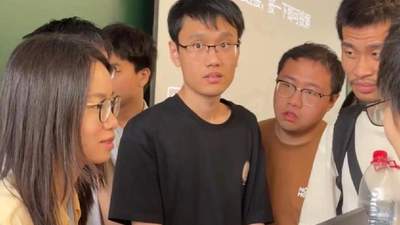2025年王虹北大讲座引韦东奕连听三天 学术明星出圈的多元参与感拉满