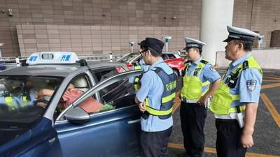 上海机场出租车甩客坑人？别慌！上海已试行枢纽禁入制度，新规严管拒载甩客等8类乱象，违规将上限制名单