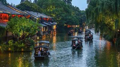 近二十位各地文旅从业者分享暑期现状：游客出行意愿强但预算紧，转化难赚得更费心