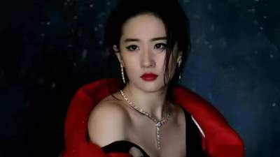 刘亦菲现身多元时尚活动 微胖体态下的自然美感让现场观众直呼惊艳