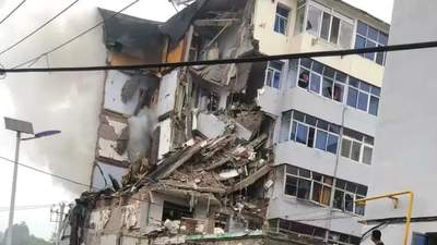 辽宁葫芦岛一居民楼突发爆炸，楼体受损严重，多部门已到场处置，应急管理局：爆炸原因暂不清楚，现场正在进行搜救