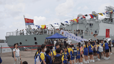 战舰列香江 赤心向家国——海军舰艇编队位香港举行舰艇开放活动见闻