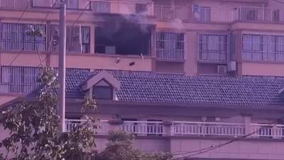 男子拧开煤气试图迷晕少女性侵 ，因打火机点烟引发爆燃致多人重伤
