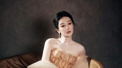 杨紫 春夏高定｜白玉兰视后首场亮相，鎏金纱裙尽显温婉雅致