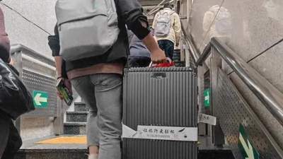 挤满大润发、扎堆羊肉串店，韩国上班族，周末全都往上海跑？