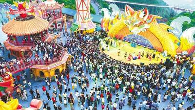 7月21日百里荒青丘秘境开园 游客沉浸式打卡仙侠演艺度夏