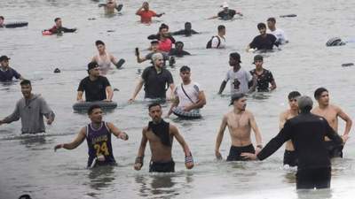 5万多名移民涌向西班牙飞地，57人在非法越境时死亡