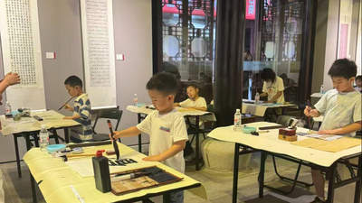 上海学生书法展启幕 百余作品邀你共品笔墨文化之美