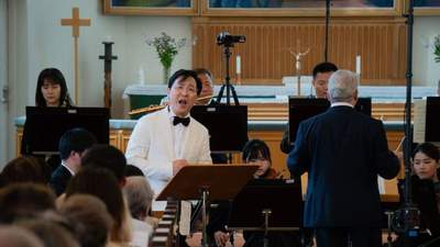 7月28日芬兰萨翁林纳歌剧节“弦歌·诗行”音乐会 廖昌永携上音乐团与多国观众共赏中西音乐盛宴