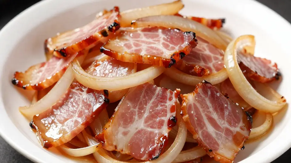 腊肉炒洋葱:一场风味交融的味觉盛宴