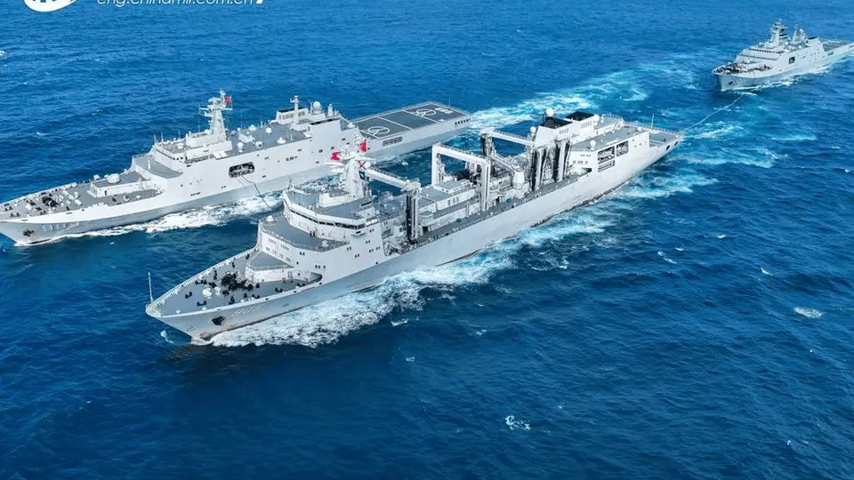 速度让美国绝望!美媒曝中国6万吨级新一代补给舰悄然亮相